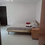 Nice And Cozy 2 Bedrooms Downtown Cluj-n شقة